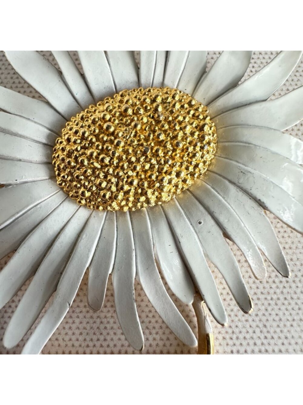 Signed Marvella Gold Tone White & Yellow Enamel Daisy Flower Brooch Vintage Jewe - Picture 2 of 6